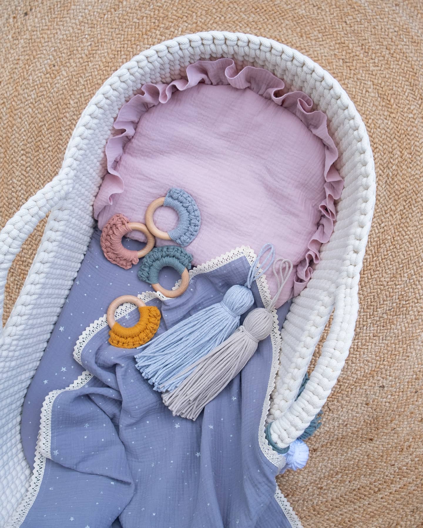 Kissen & Decke für geflochtenen Moseskorb