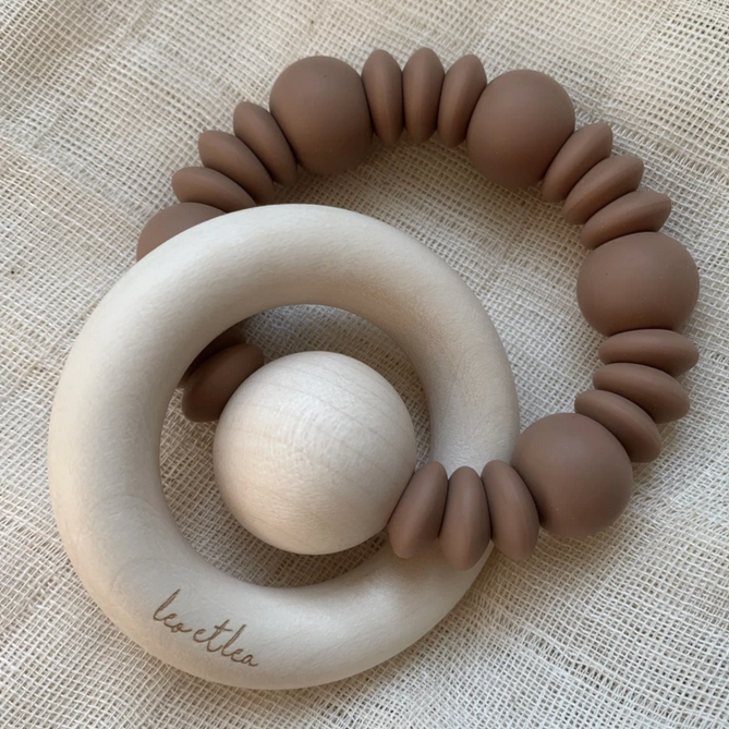 Leo et Lea Baby Beißring Luna earth braun
