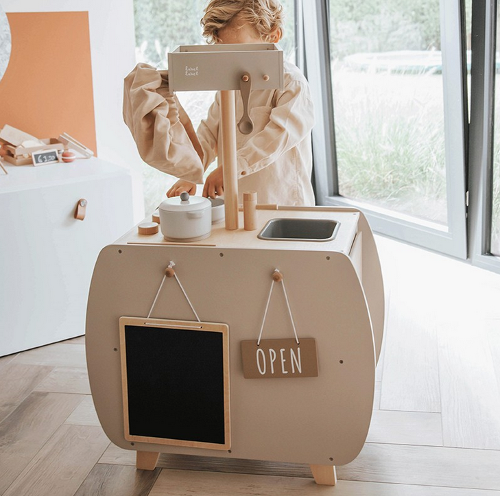 Bistro-Küche aus Holz nougat ab 3 Jahren
