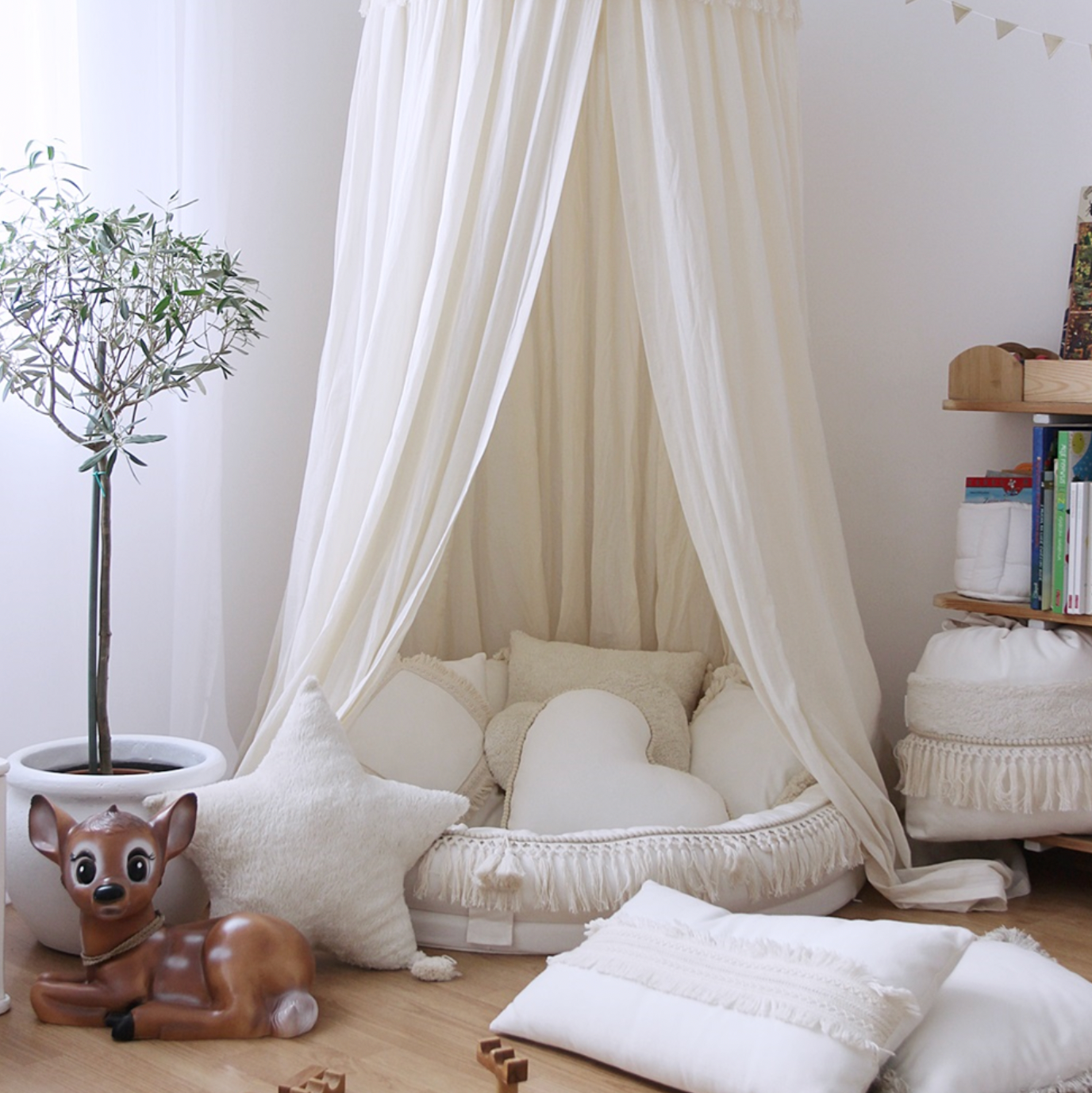 Juniornest Boho mit Fransen, Baldachin Boho, Dekokissen Boho fürs Kinderzimmer