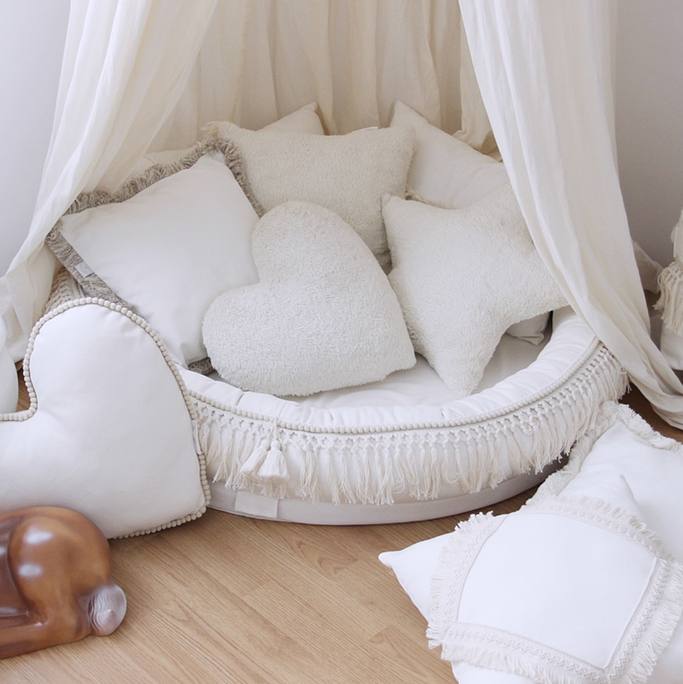 Dekokissen BOHO Herz mit Pompoms