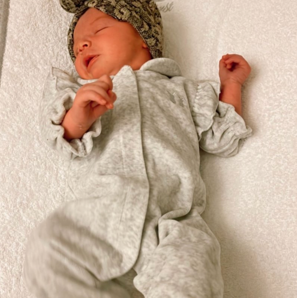 Baby Strampler Samt mit Rüschen hellgrau