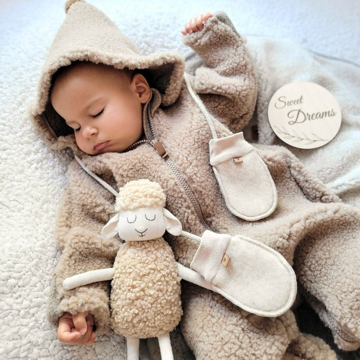 Baby Overall mit Kapuze aus Premium-Schafwolle beige