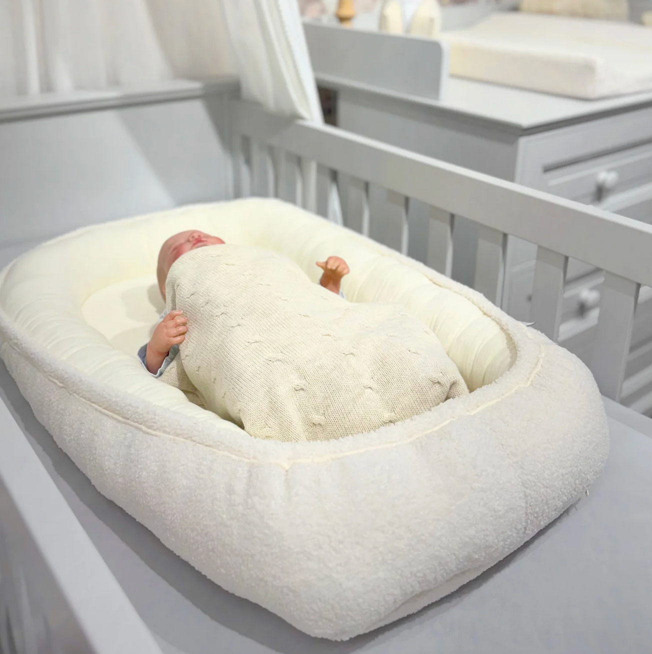 Lui e Lei Babynest Boucle & organische Baumwolle vanille cream