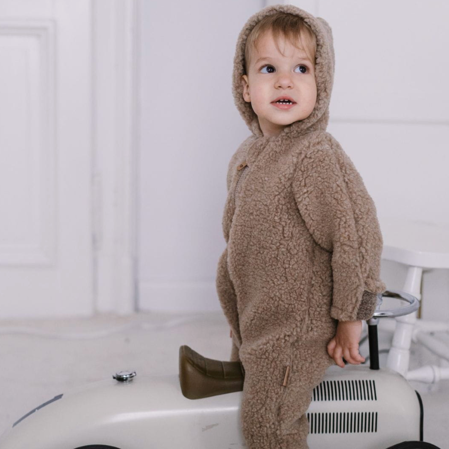 Baby Overall mit Kapuze aus Premium-Schafwolle braun