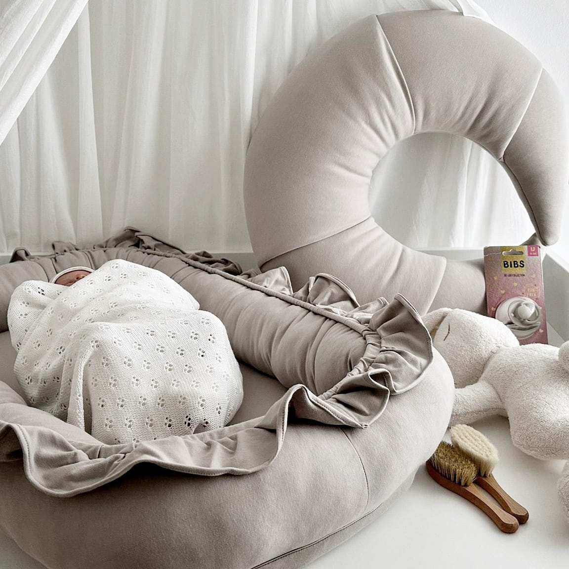 Babynest BASIC mit Rüsche dunkelbeige