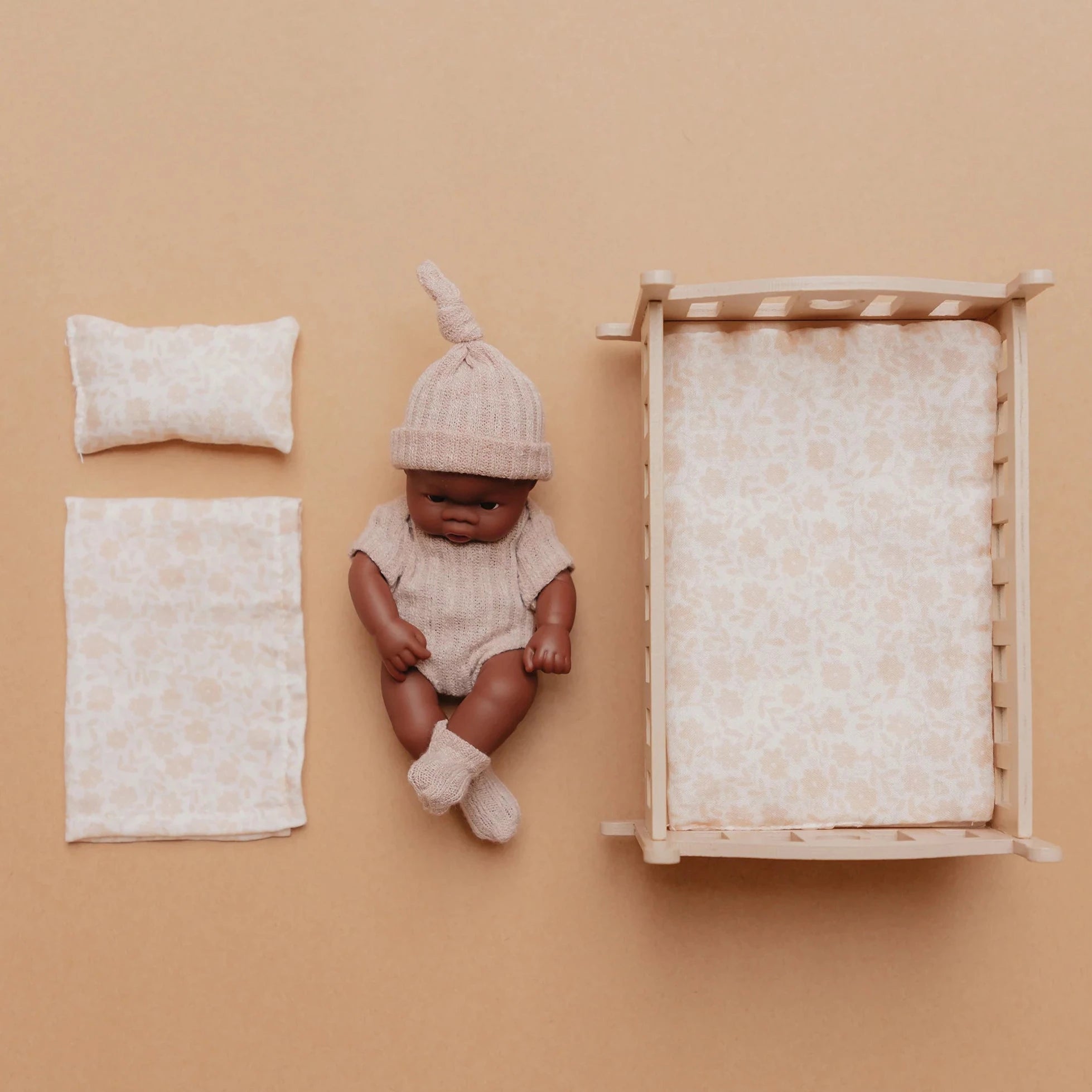 Baby Puppe Jinny mit Schaukelwiege aus Holz