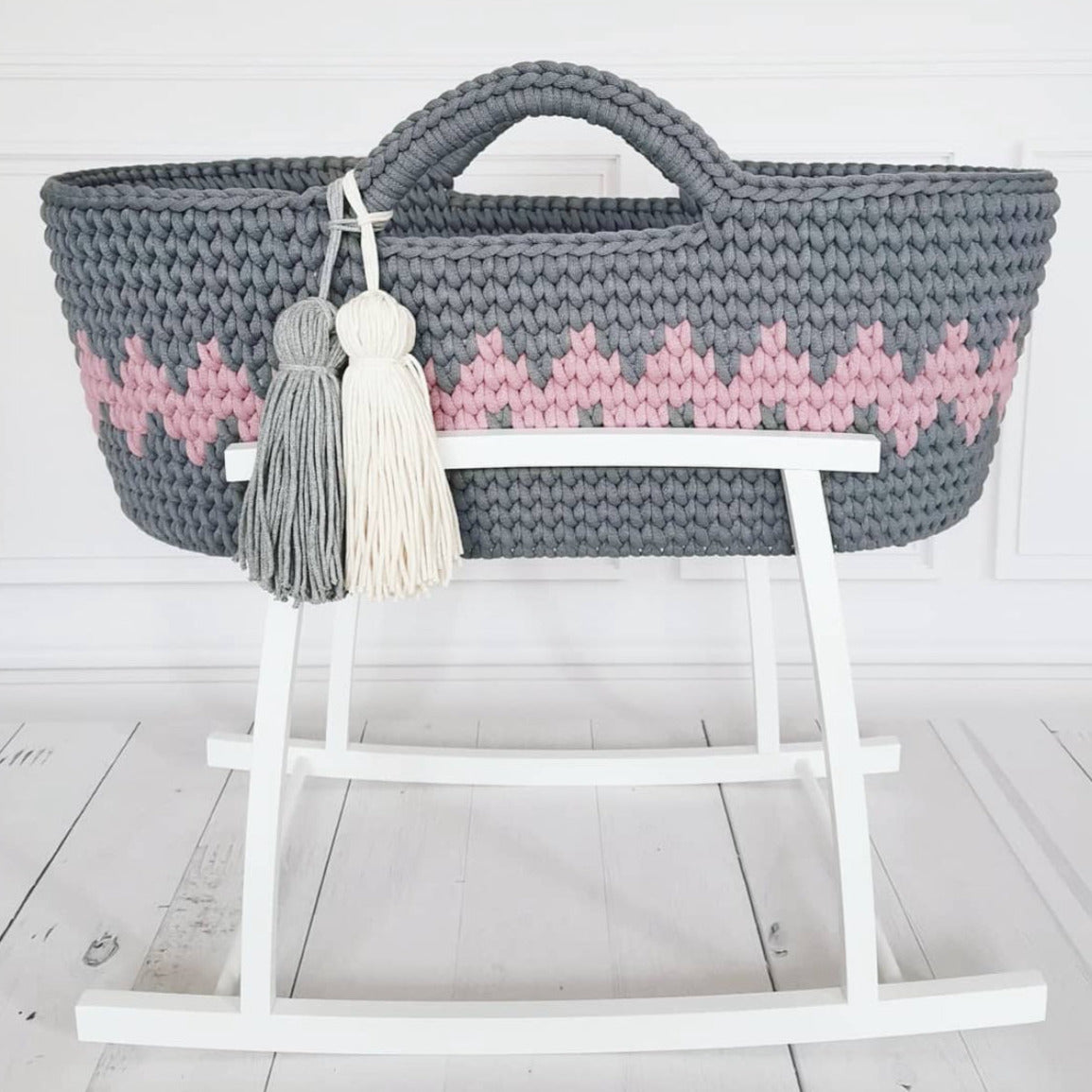 Babykorb Moseskorb geflochten mit Holzgestell weiß Babywiege