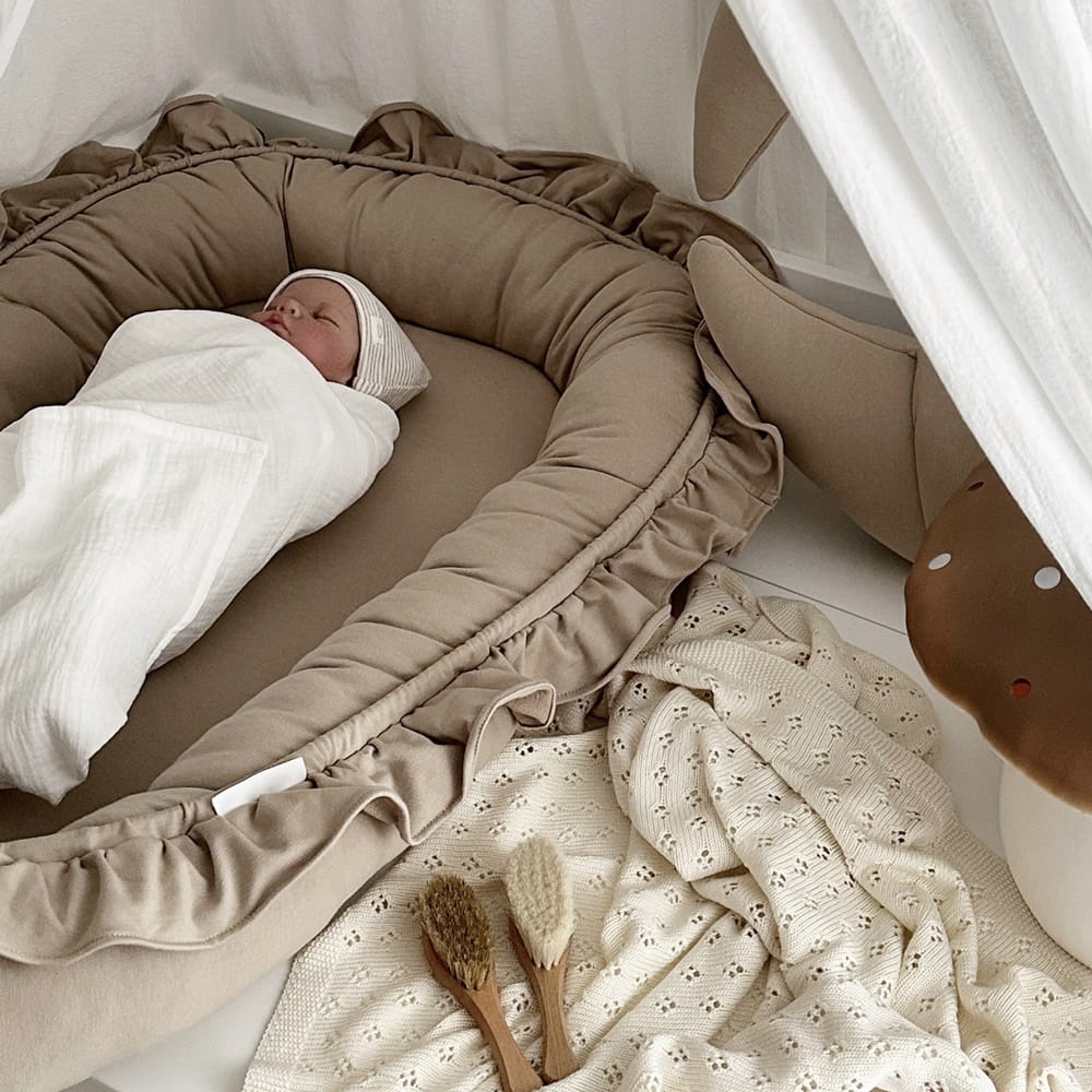 Babynest BASIC mit Rüschen cappuccino
