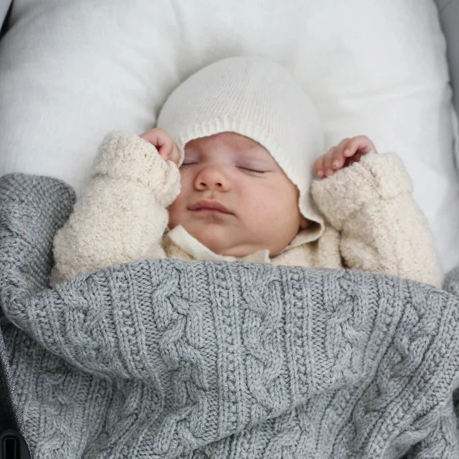 Babydecke Strickdecke aus Merinowolle hellgrau