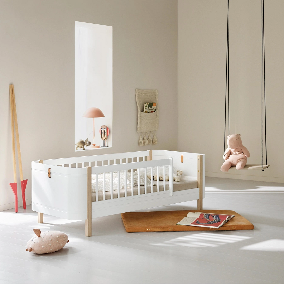 Oliver Furniture Wood Mini+ Babybett WEISS / EICHE inkl. Umbauset für Juniorbett