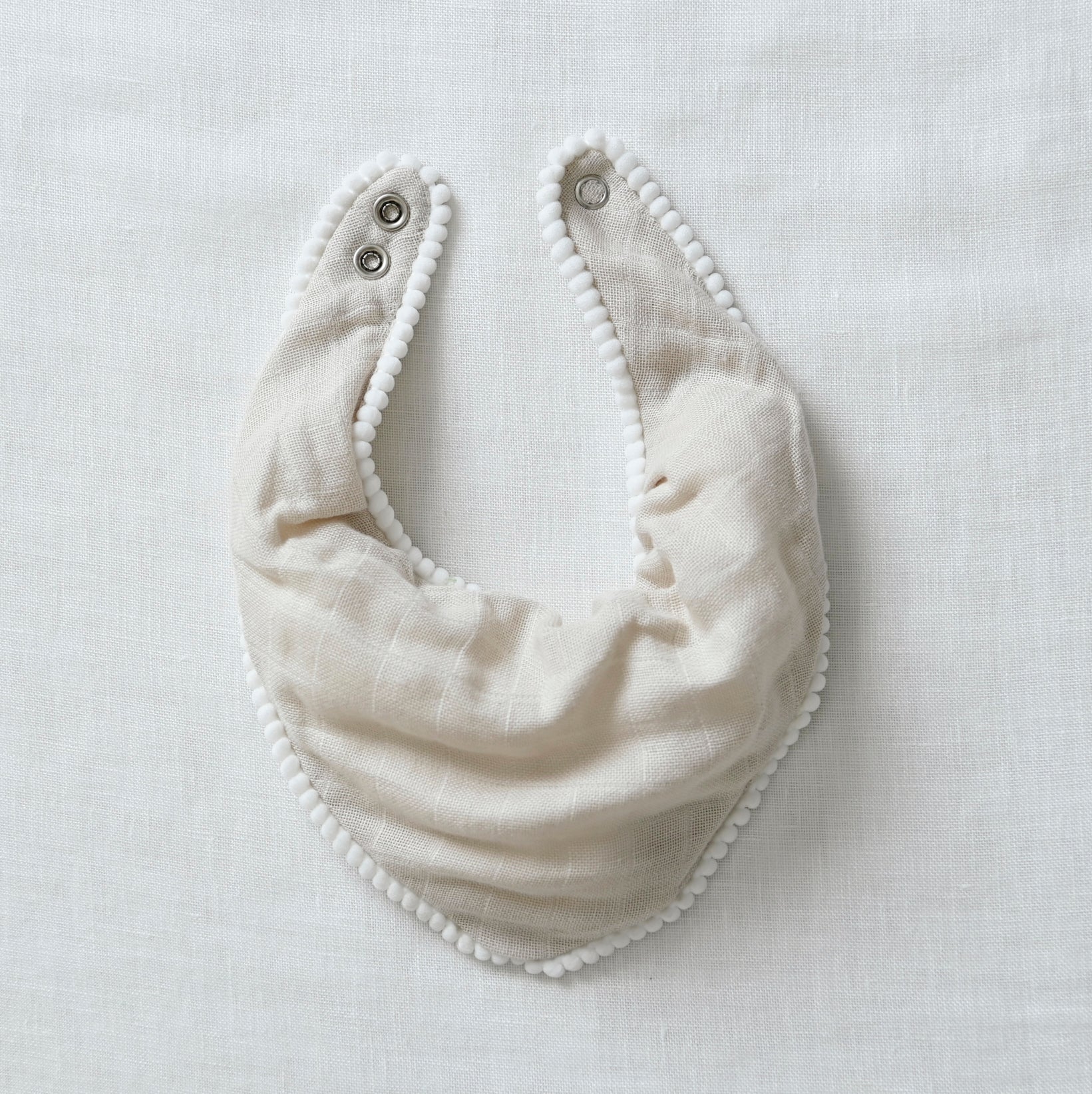 Baby Stoff-Lätzchen aus Bio-Baumwolle - sand