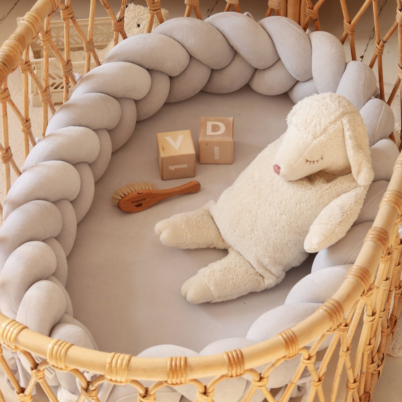 2 in 1 Babynest & Bettschlange Samt hellgrau