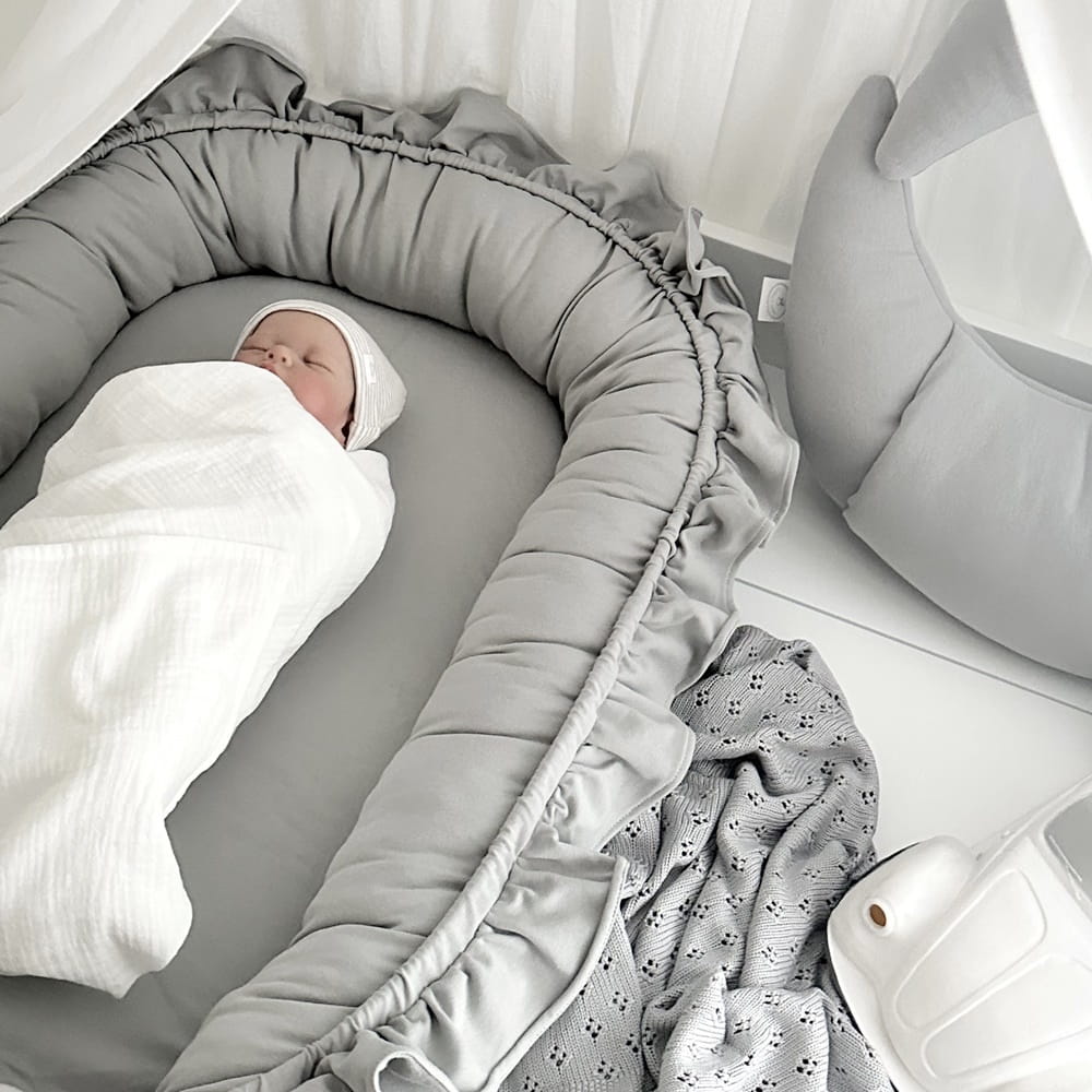 Babynest BASIC mit Rüsche grau
