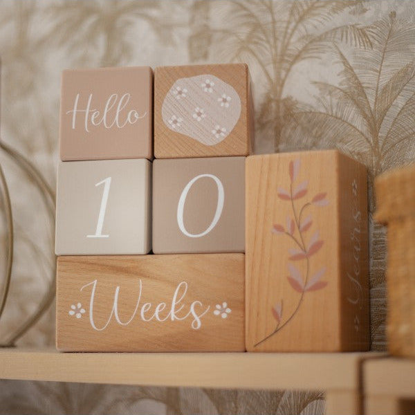 Label Label Meilensteinblöcke nougat beige aus Holz