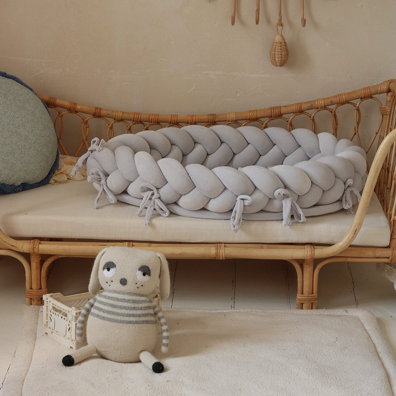 2 in 1 Babynest & Bettschlange Samt hellgrau