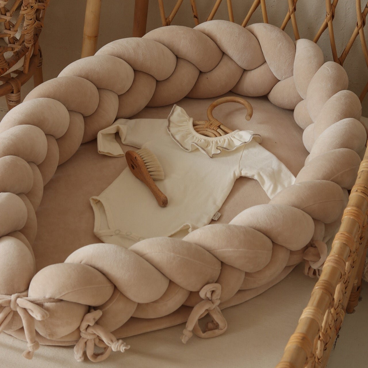 2 in 1 Babynest & Bettschlange Samt beige