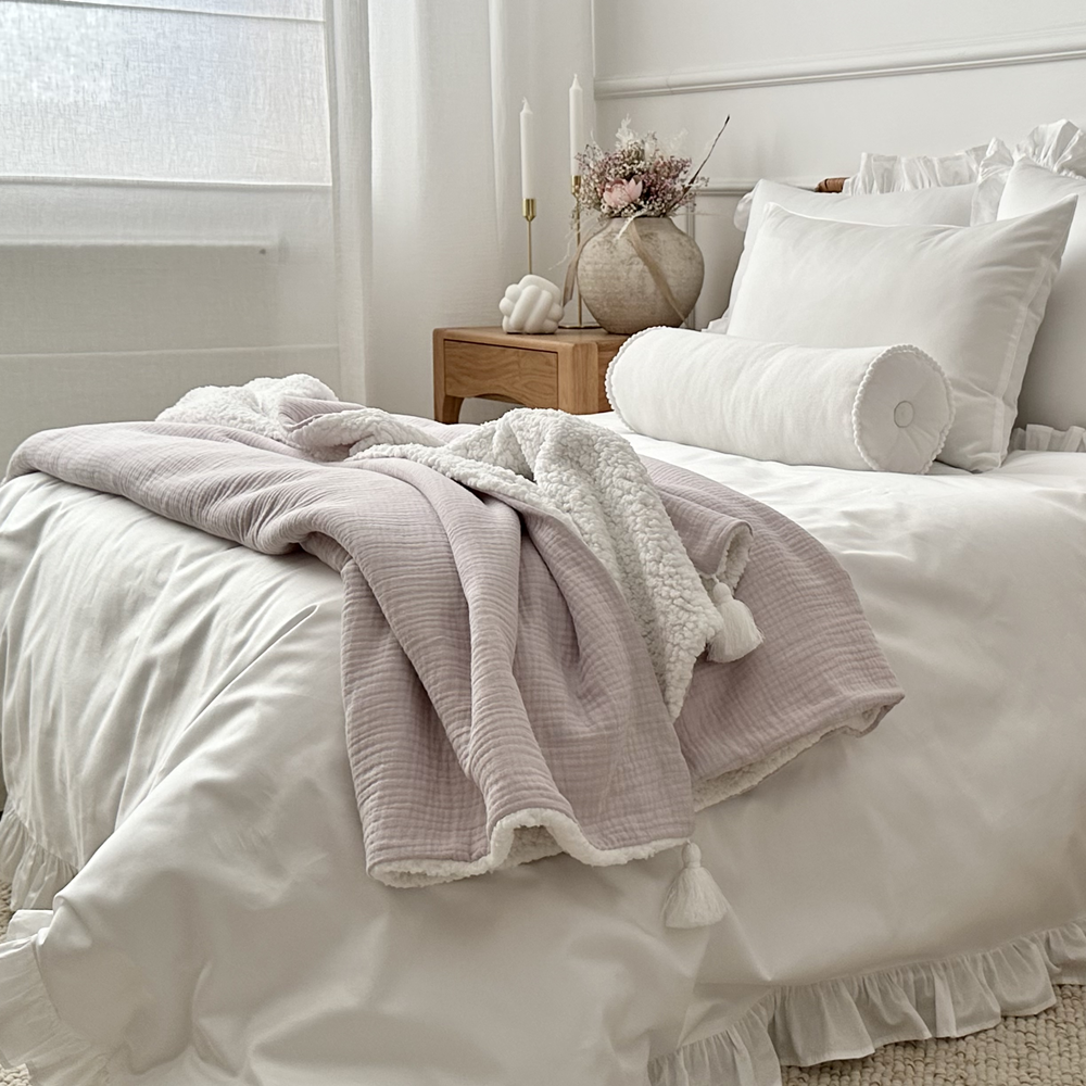 Zweiseitige Decke aus Musselin & Webpelz - lilac