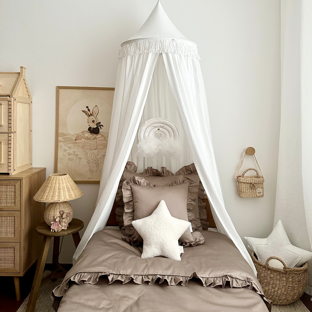 Weißer Baldachin Boho mit Fransen von Cotton & Sweets