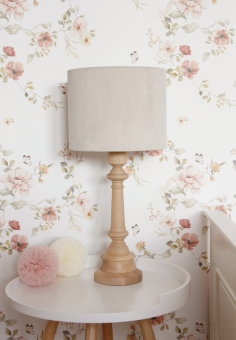 Tischlampe Velvet Samt beige fürs Kinderzimmer mit Holzfuß natur - Kinderzimmer Beleuchtung bei harmony ambiente online kaufen