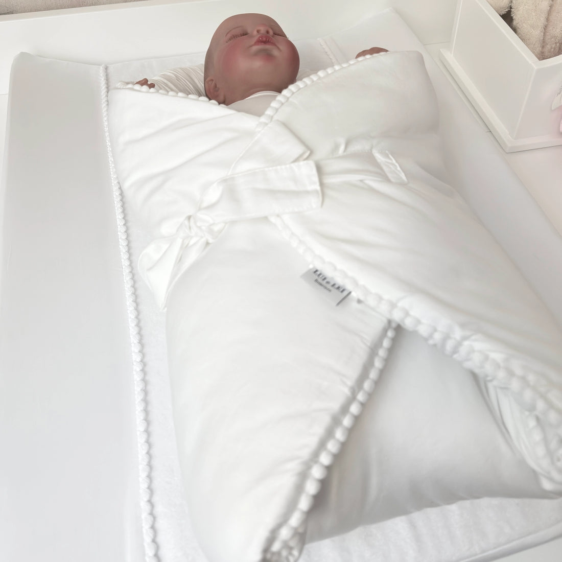 Baby Hörnchen PEARL weiß aus Satin-Baumwolle