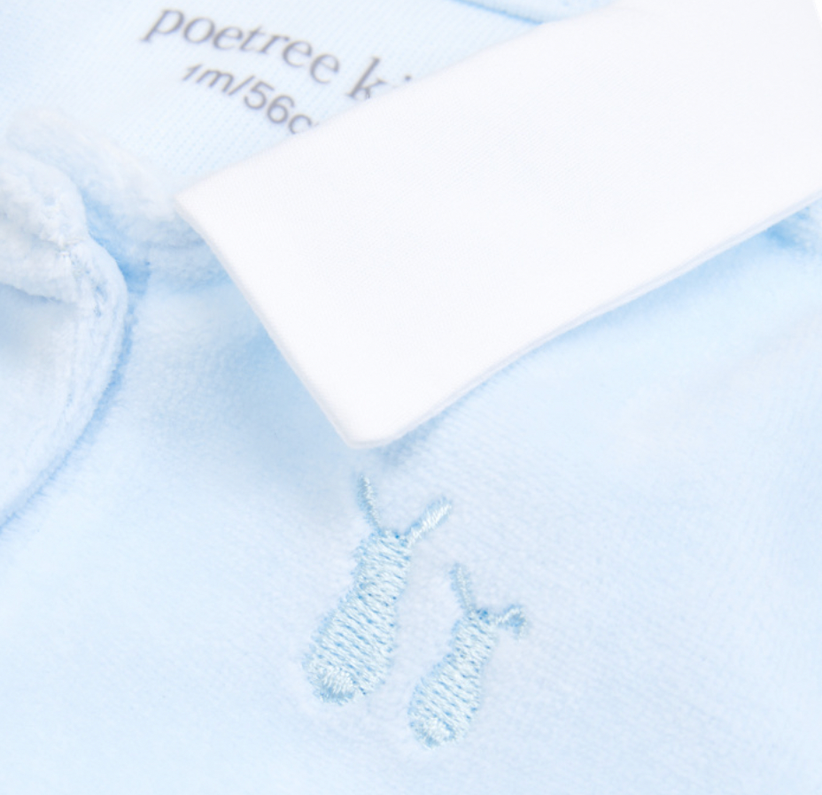 Baby Strampler Samt hellblau mit weißem Kragen von Poetree Kids - Details