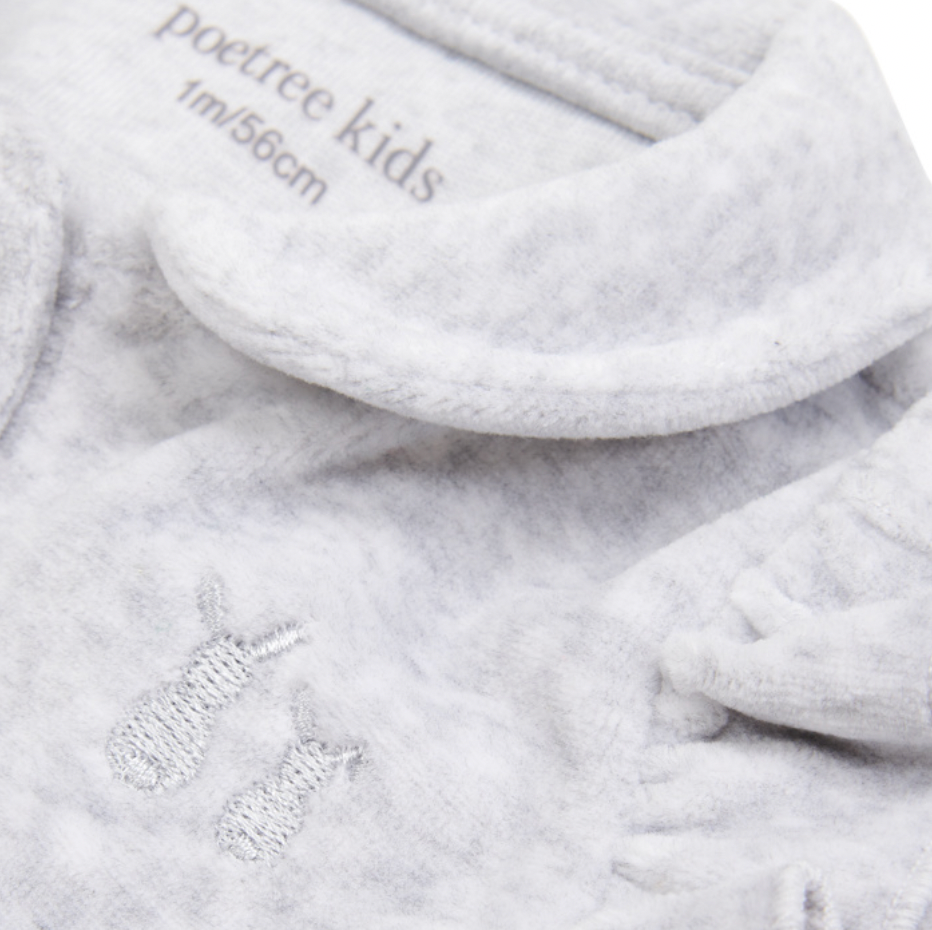 Baby Strampler mit Rüschen Samt hellgrau für Mädchen von Poetree Kids - Details