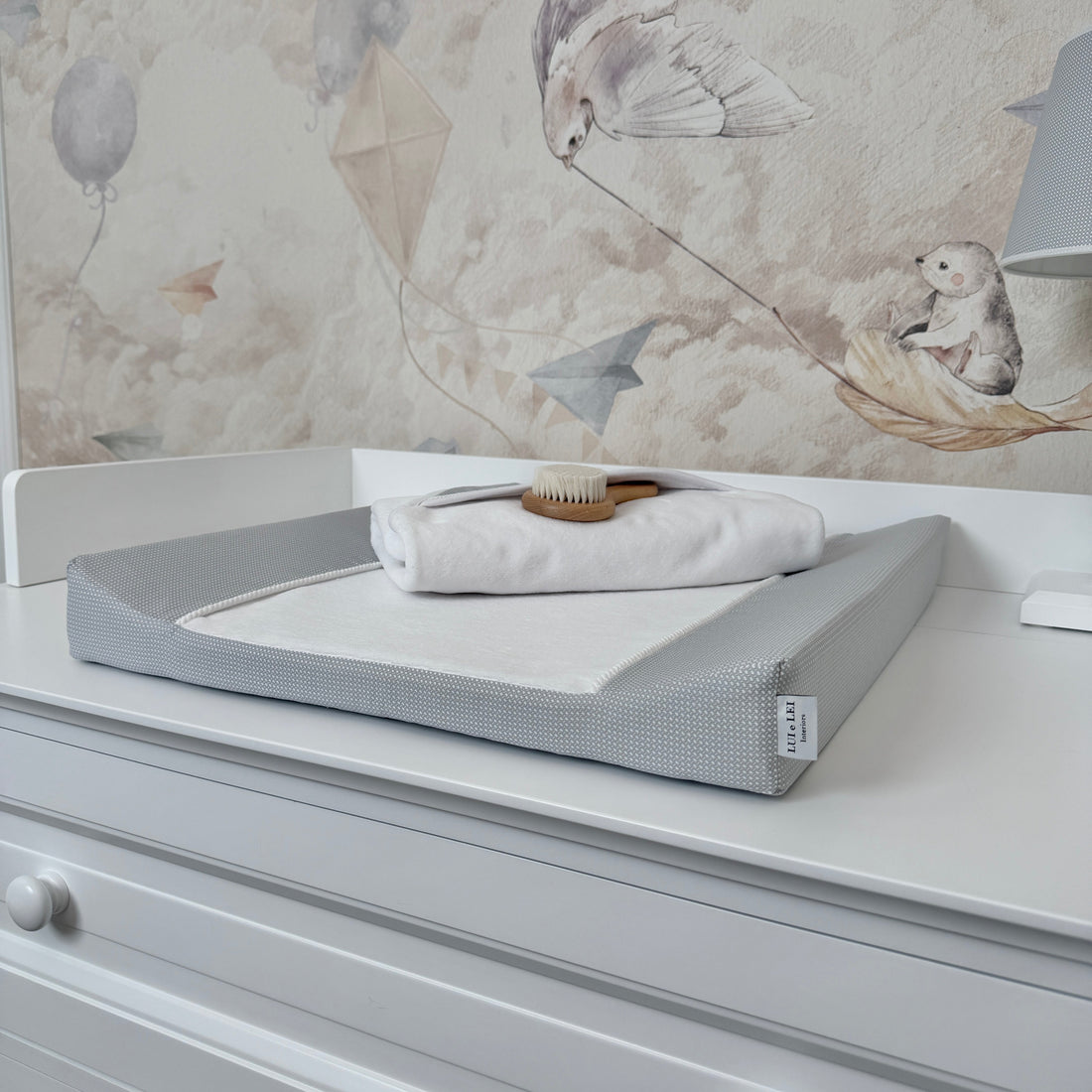 Wickelauflage Dreamy grey auf der Kommode Royal
