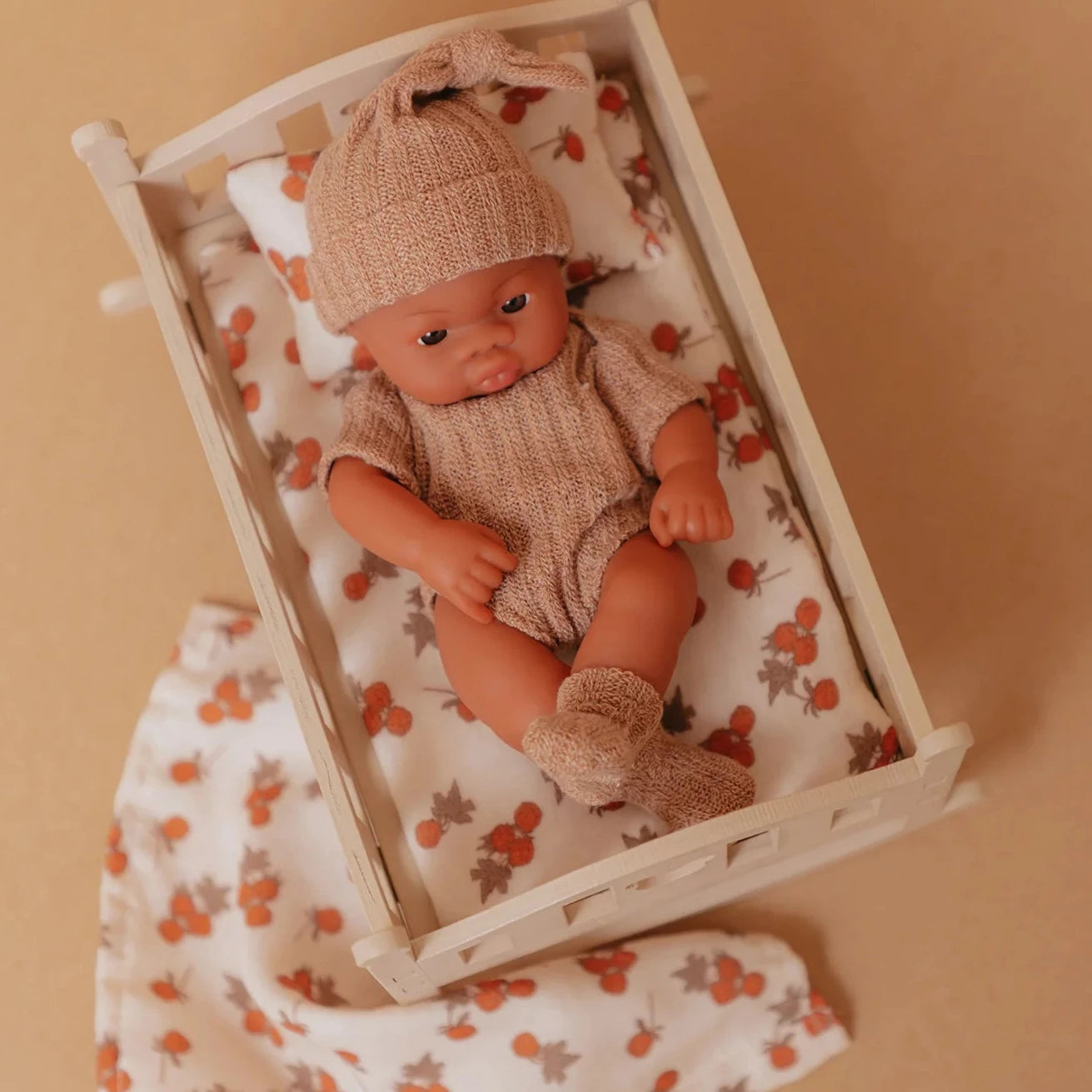 Baby Puppe Julie mit Schaukelwiege aus Holz