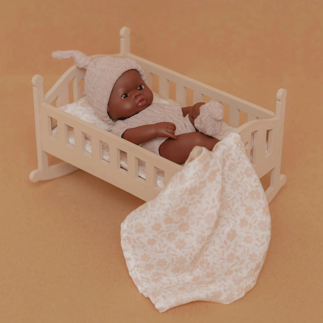 Baby Puppe Jinny mit Schaukelwiege aus Holz