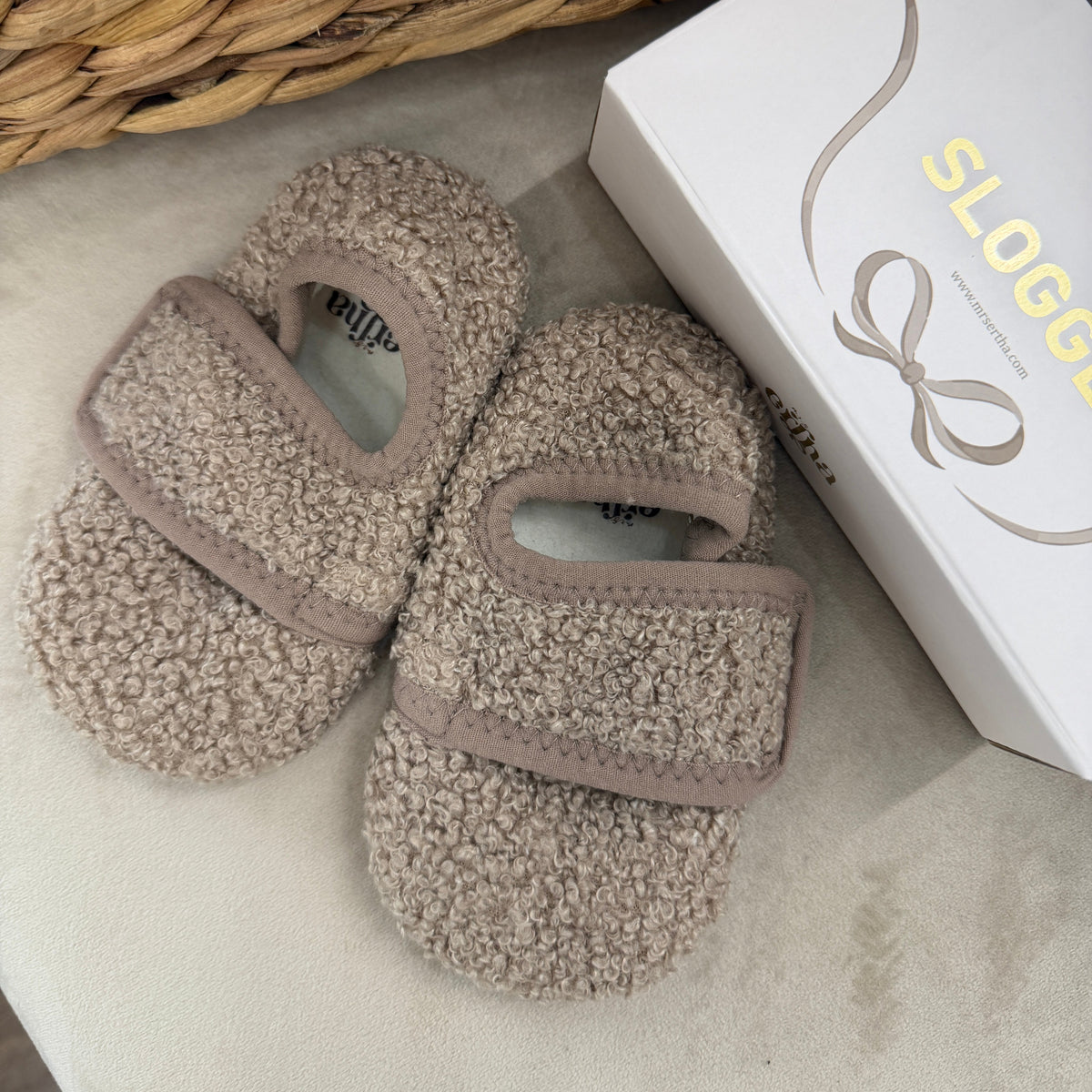 Kinder-Hausschuhe mit Klettverschluss - taupe