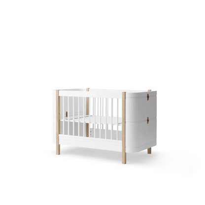 Oliver Furniture Wood Mini+ Babybett WEISS / EICHE
