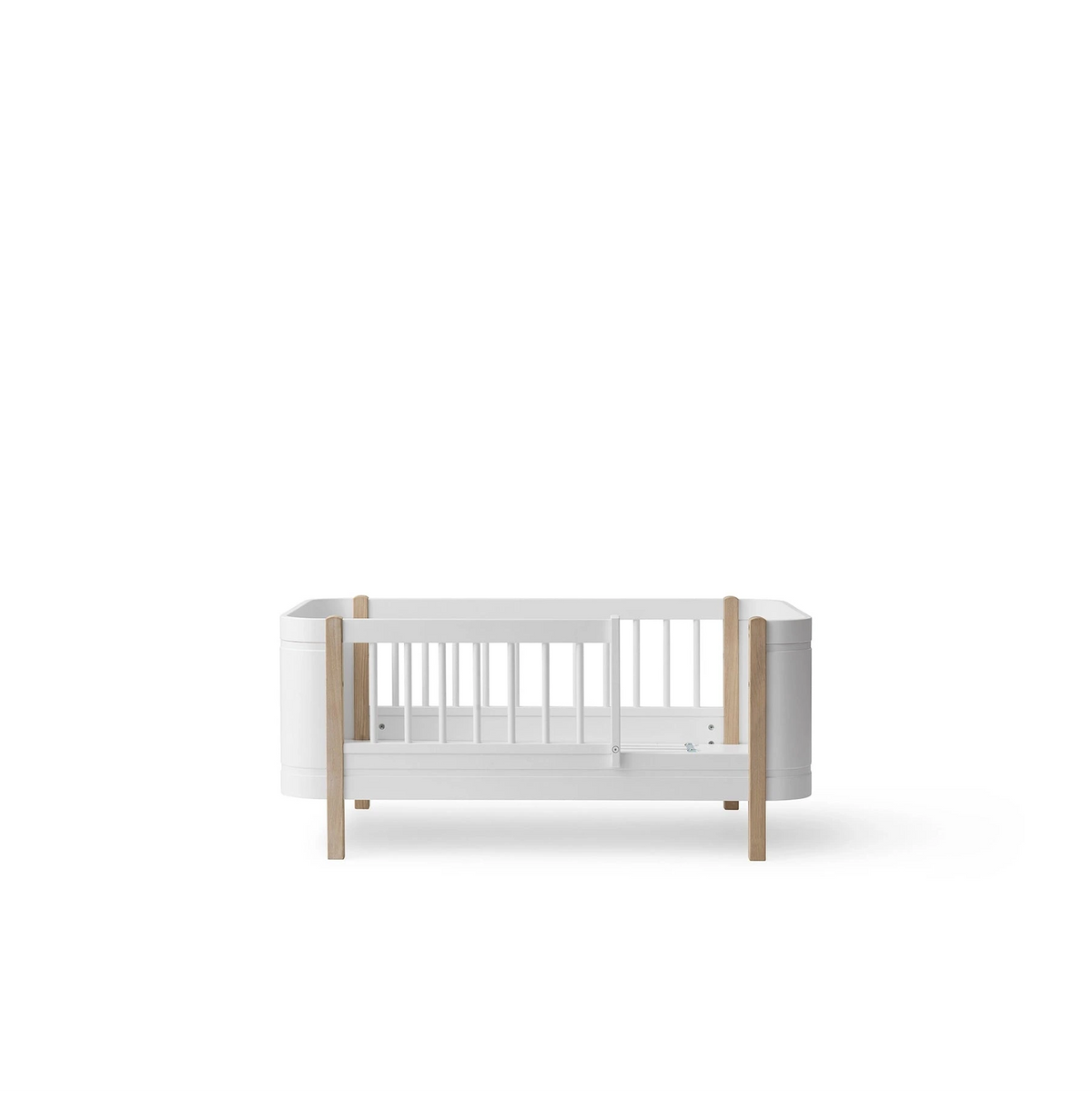 Oliver Furniture Wood Mini+ Babybett WEISS / EICHE inkl. Umbauset für Juniorbett