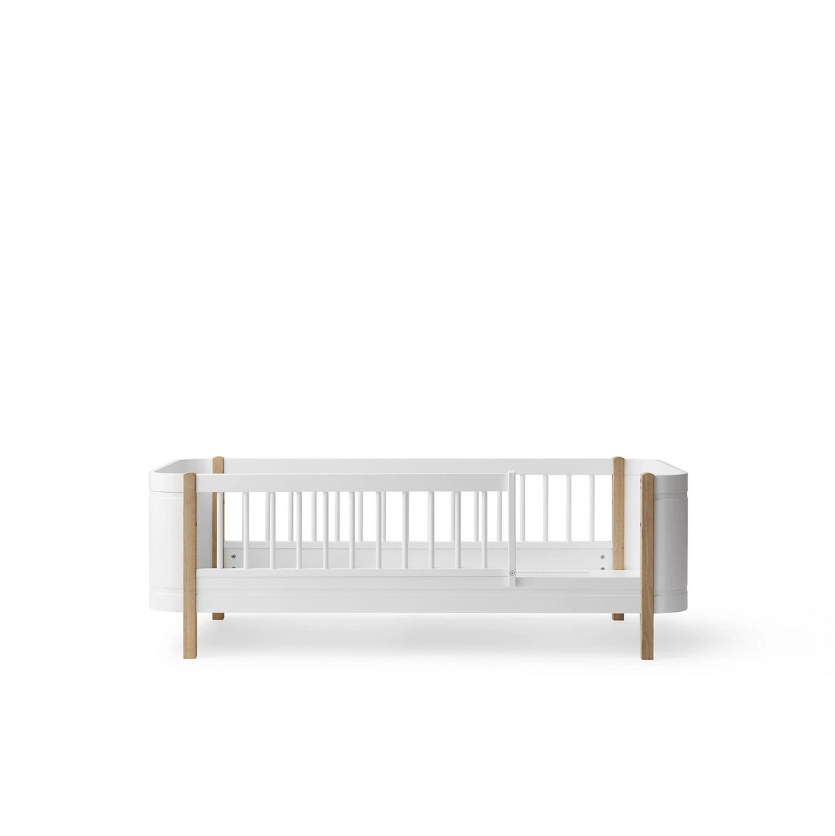 Oliver Furniture Wood Mini+ Babybett WEISS / EICHE inkl. Umbauset für Juniorbett