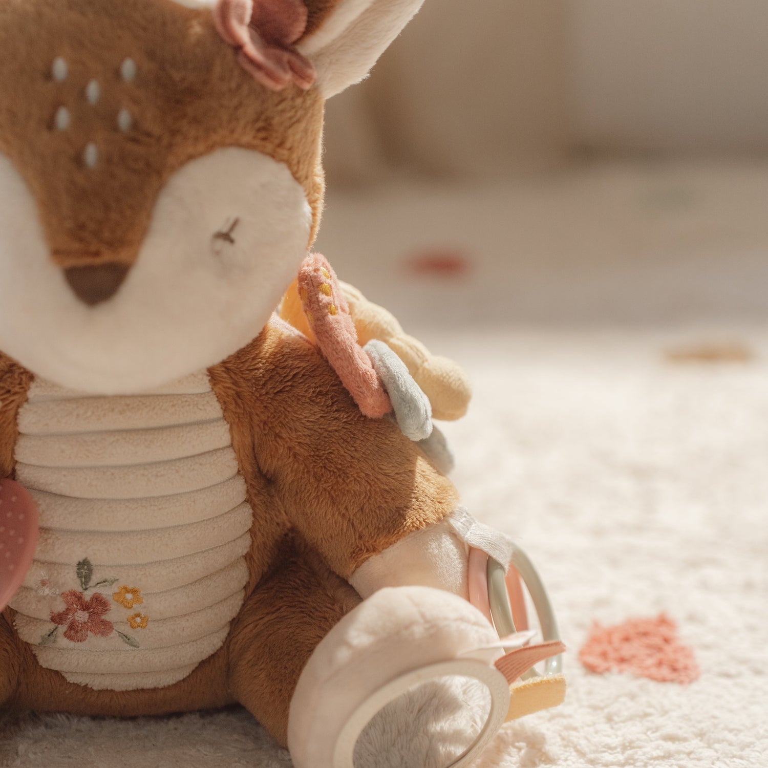 Aktivitäten Kuscheltier Reh Fairy Garde von Little Dutch - Details