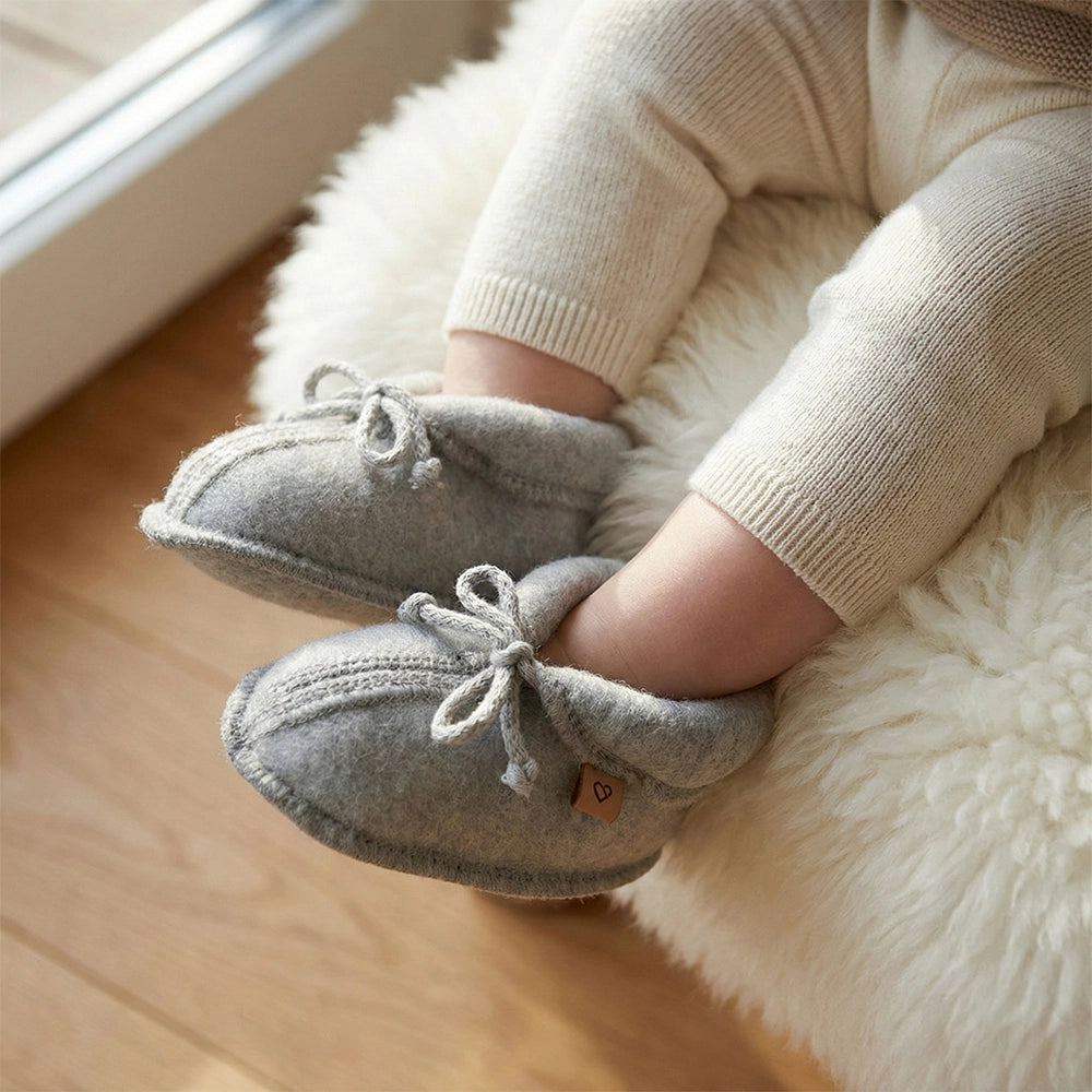 Baby Booties aus Premium-Schafwolle hellgrau