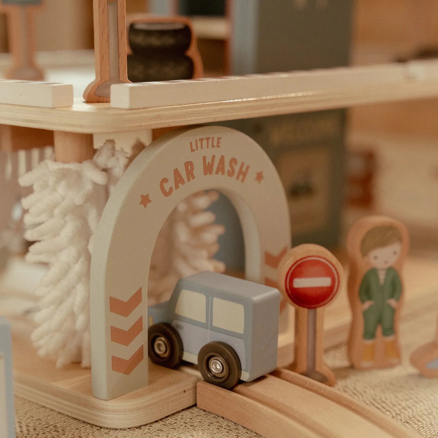 Parkgarage mit Autowaschanlage aus Holz ab 3+ Jahren