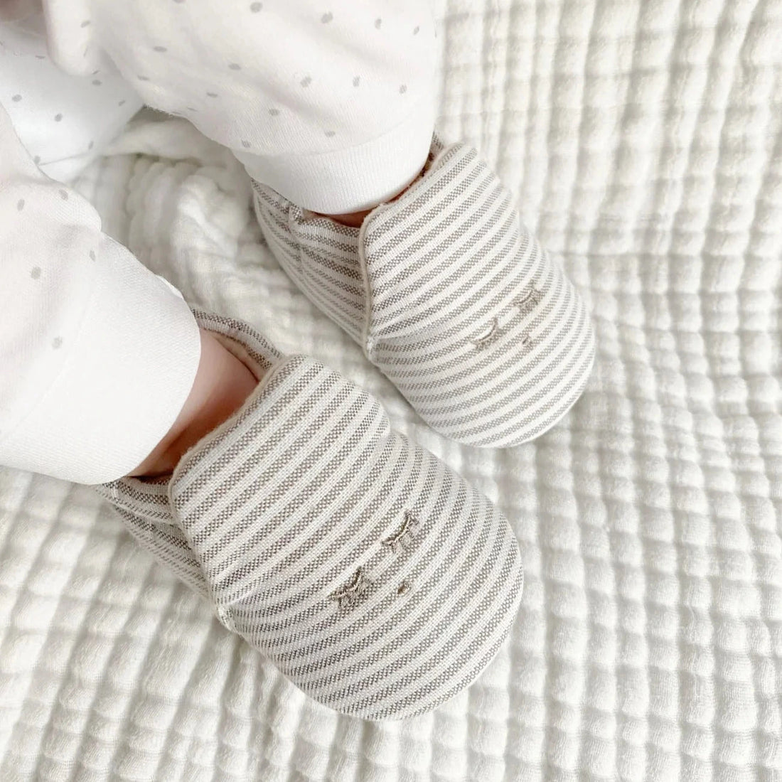 Livly Baby Krabbelschuhe beige gestreift 