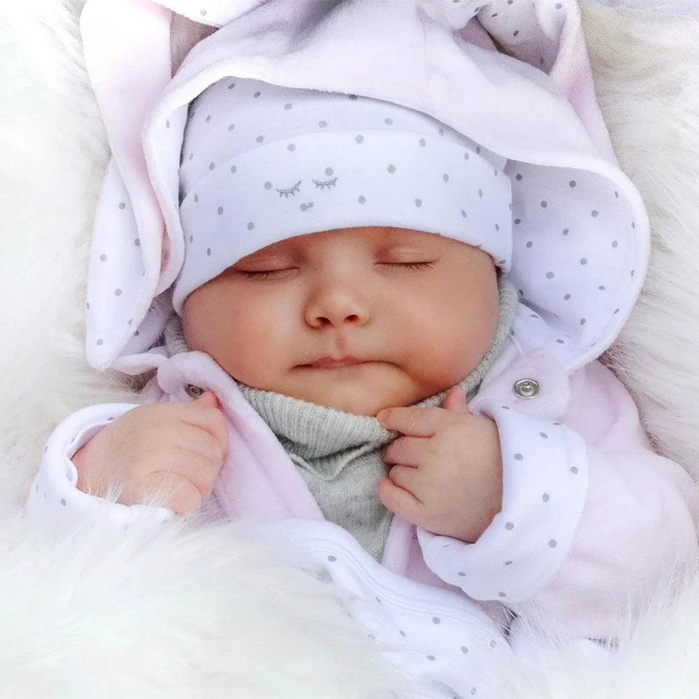 Baby eingekuschelt in Bunny Overall rosa