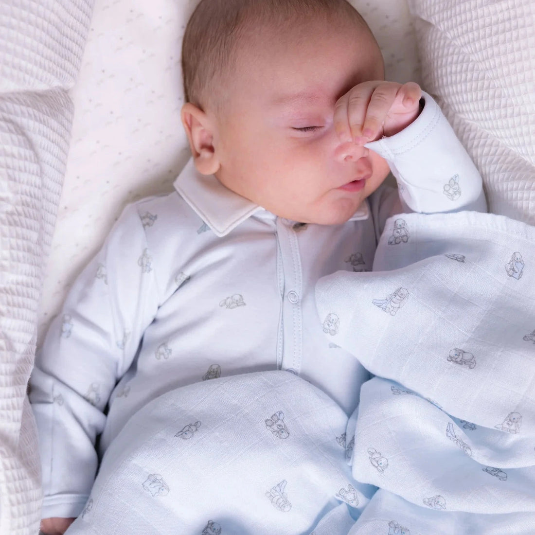 Strampler mit Füßen &