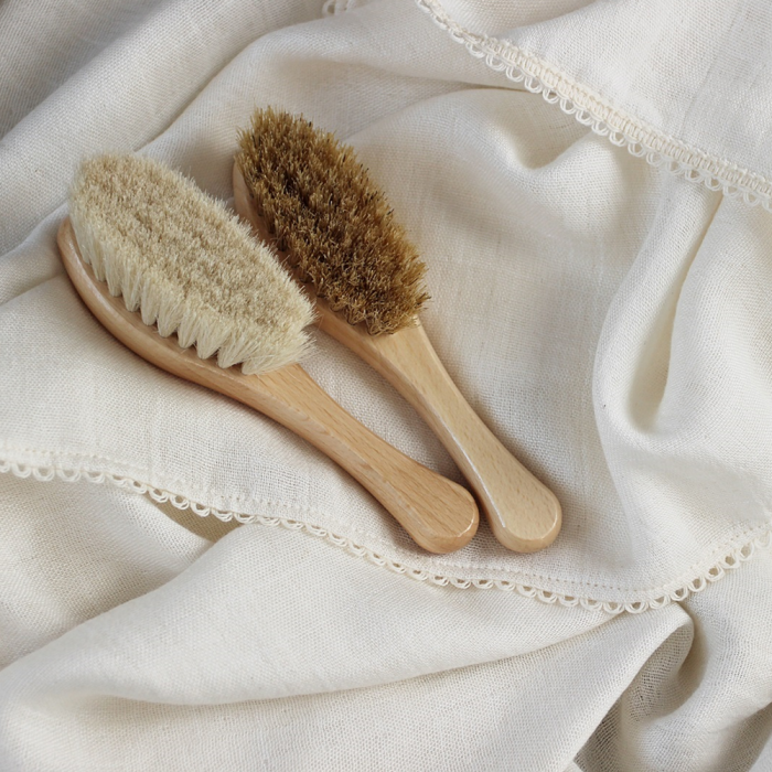 Cotton &amp; Sweets Baby Haarbürste aus Ziegenhaar - harmony ambiente