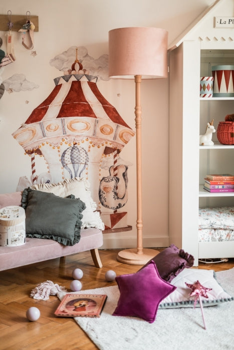 Stehlampe Velvet Samt rosa fürs Kinderzimmer mit Holzfuß natur - Kinderzimmer Beleuchtung bei harmony ambiente online kaufen